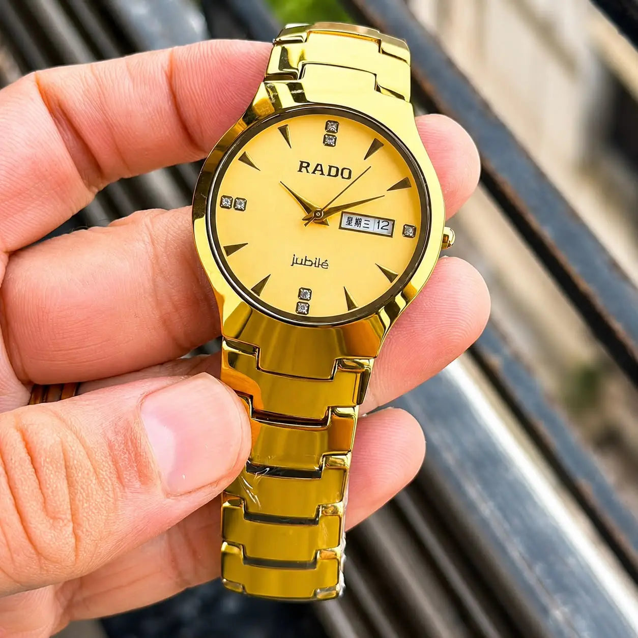 RADO_CERAMIC_FULL_GOLD Secondary image