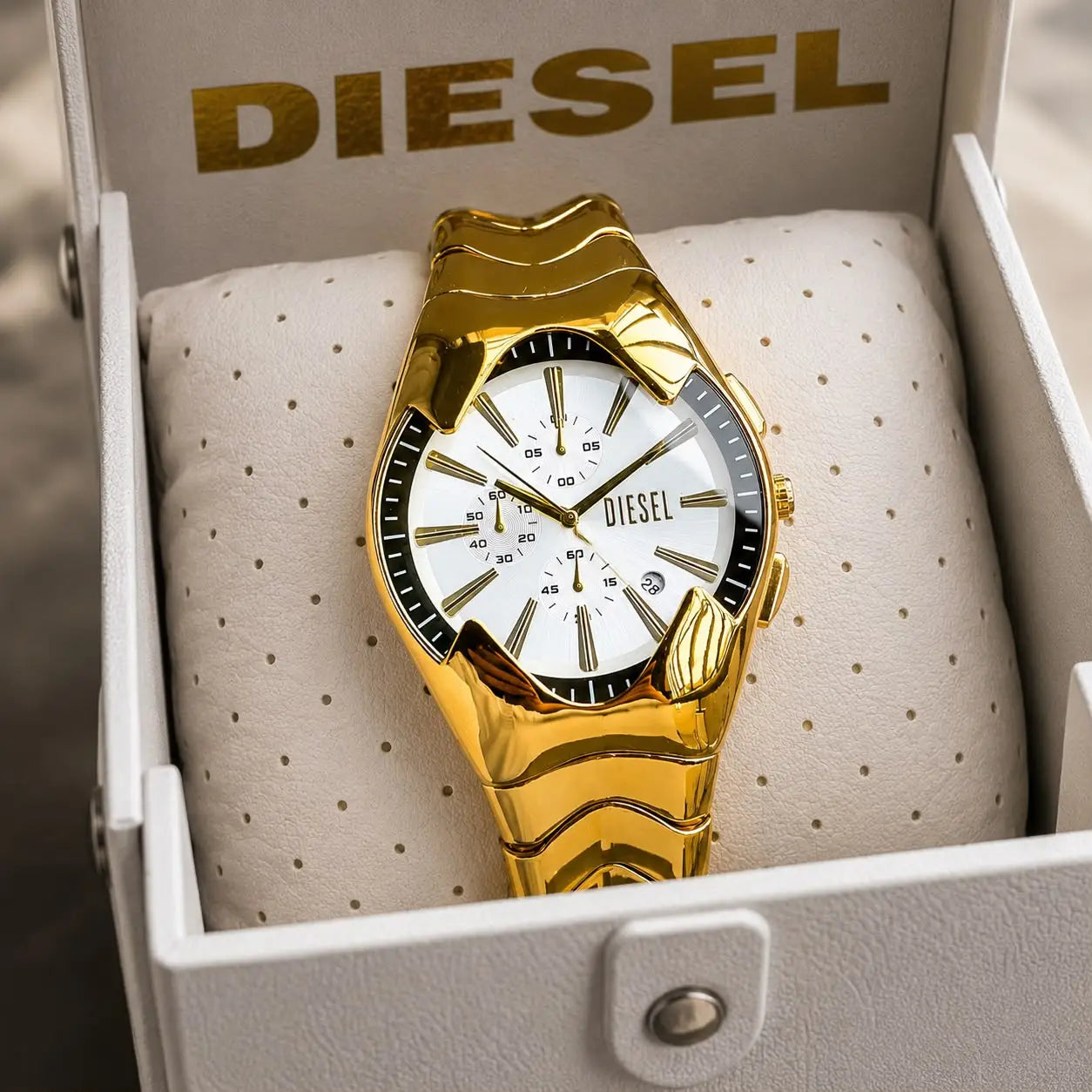 DIESEL_GOLD_WHITE Secondary image