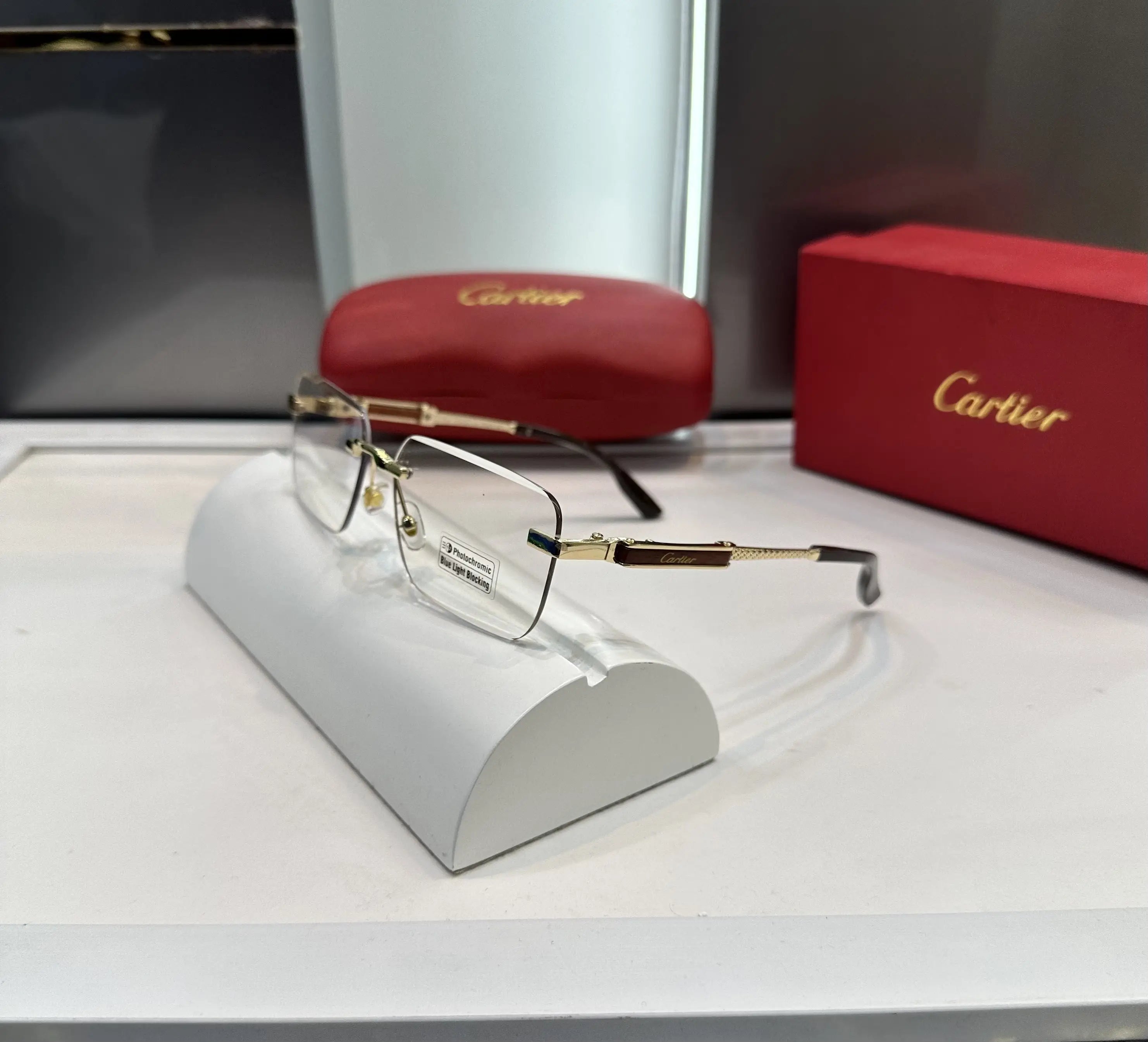 Cartie r Gold Photochromic Premium Glasses 017 Main image