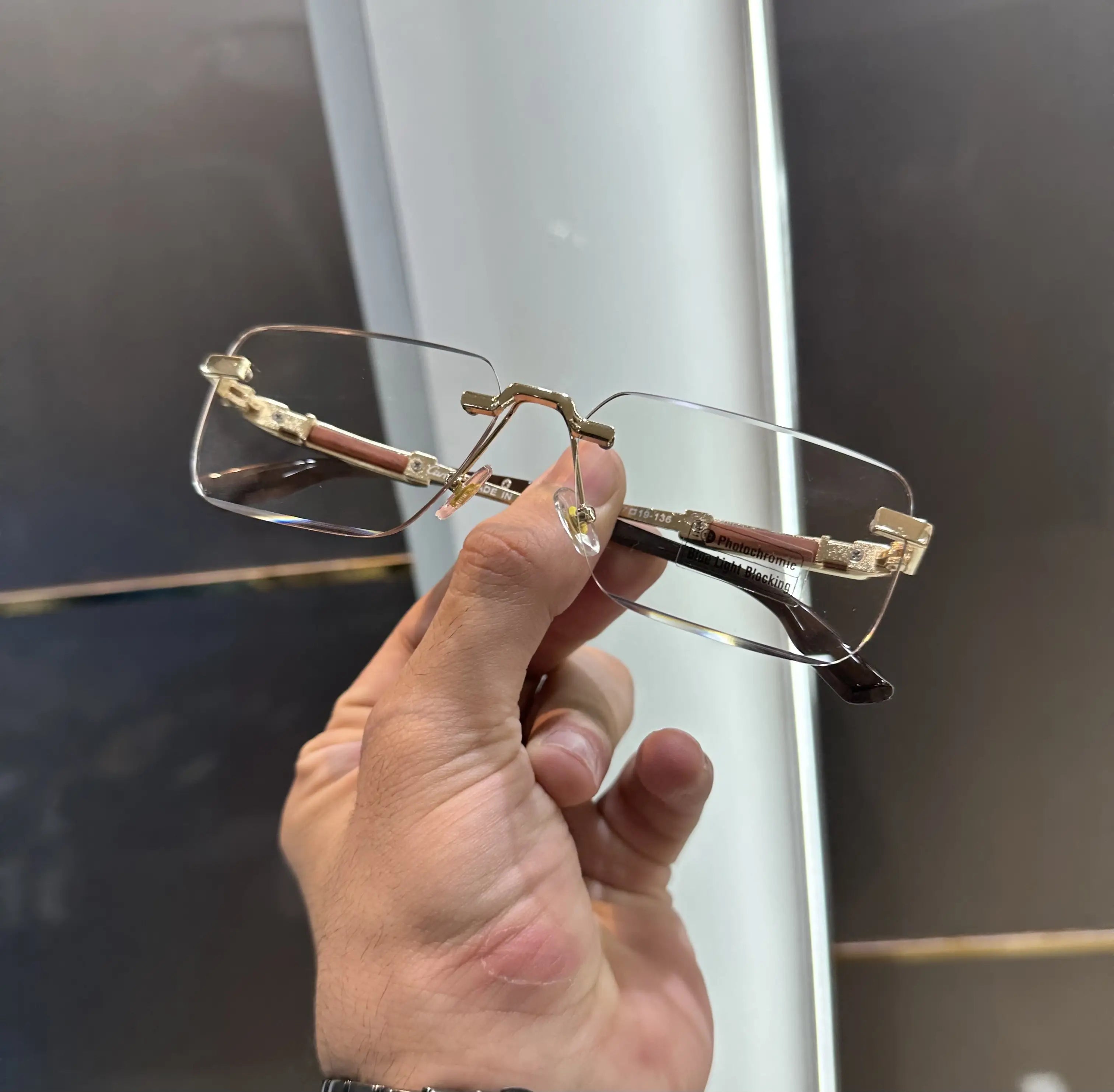 Cartie r Gold Photochromic Premium Glasses 017