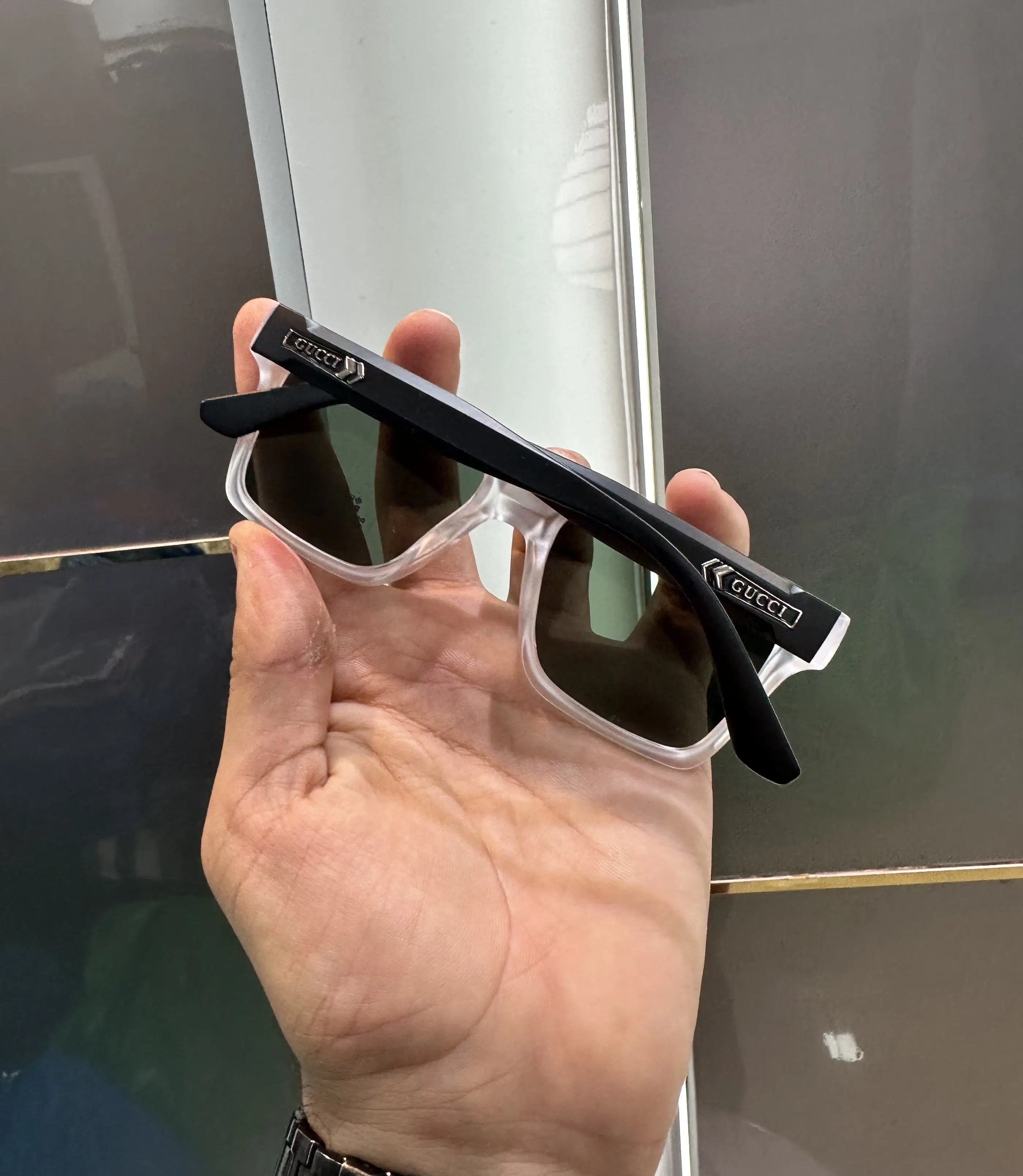 Gucci Black Ice Green Premium Shades 5118 Secondary image