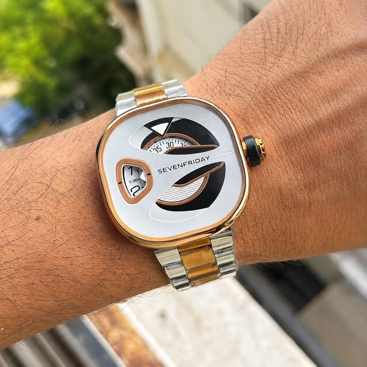 SEVEN_FRIDAY_GOLD_TT_WHITE