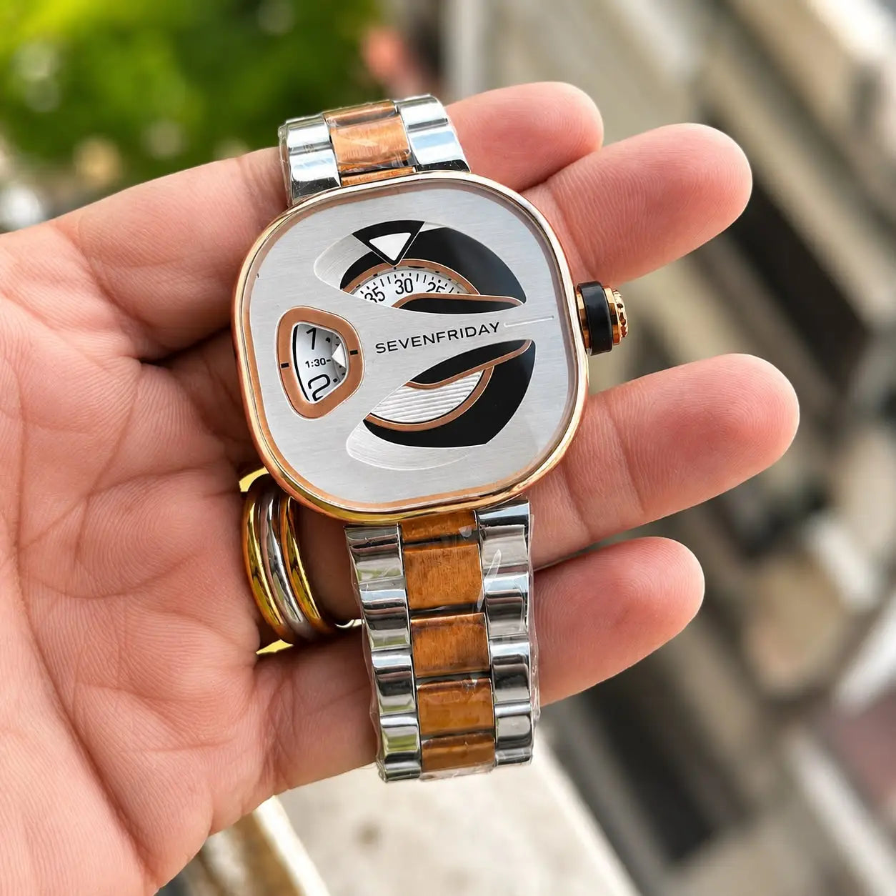 SEVEN_FRIDAY_GOLD_TT_WHITE