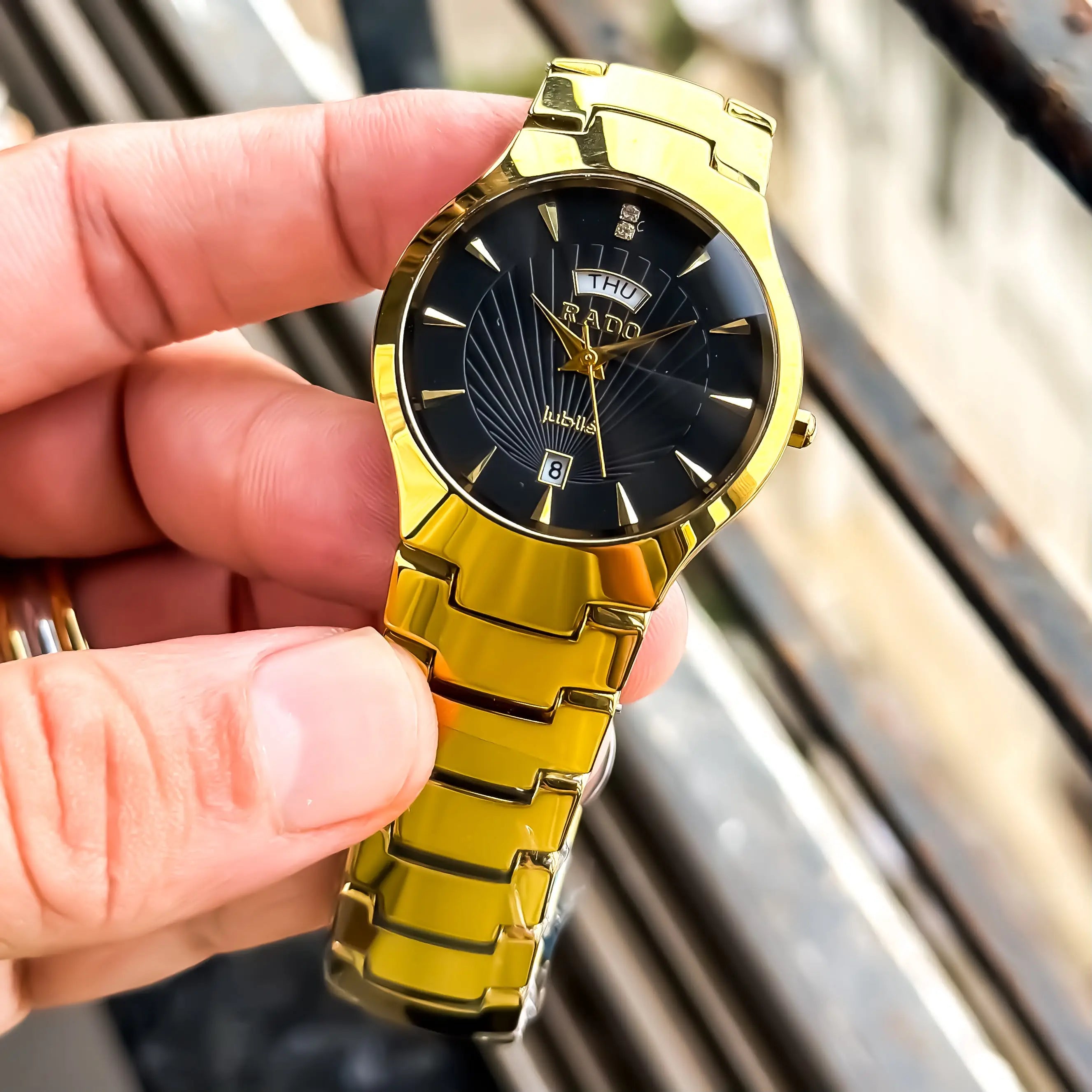 RADO_CERAMIC_GOLD_BLACK Secondary image