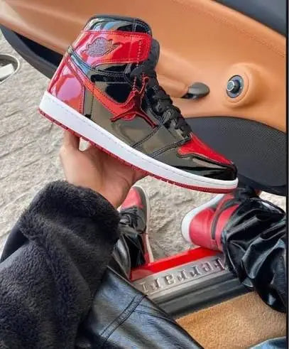 Air Jordan Retro 1 patent Bred