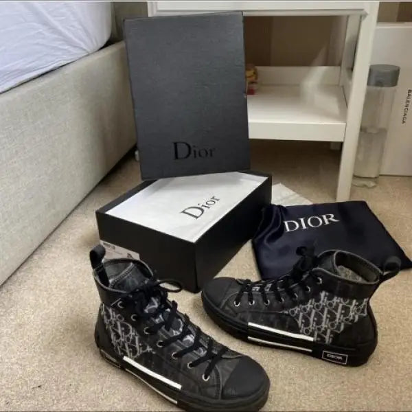 Dio_r b23 high top oblique black with accessories Main image