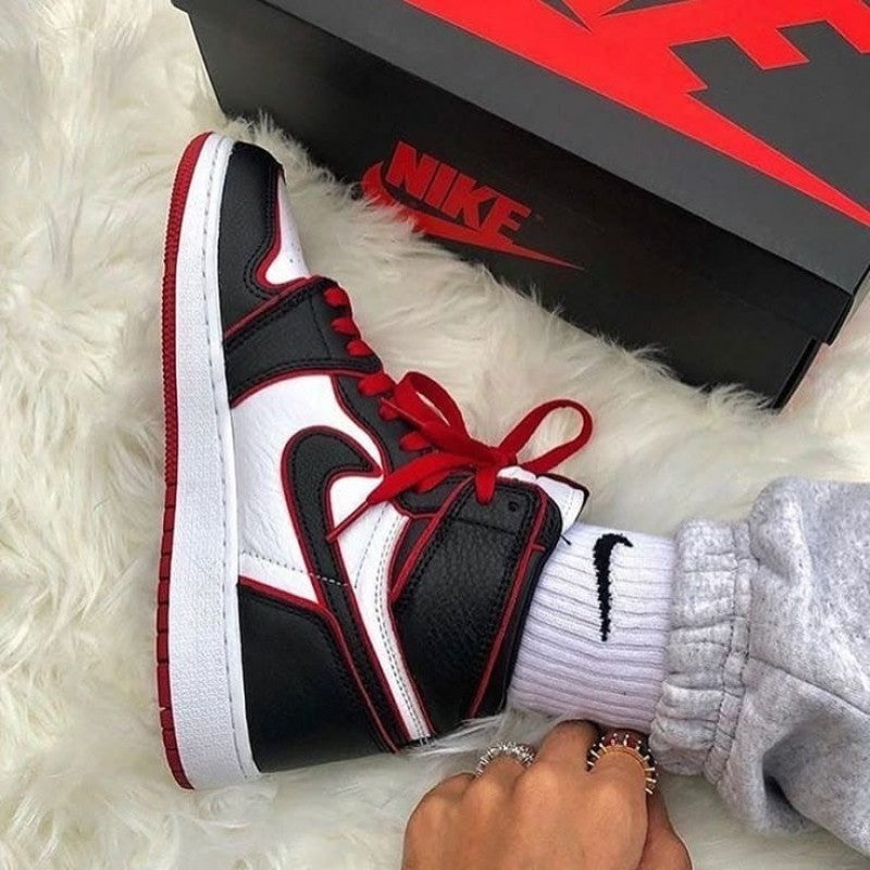 AIR JORDAN RETRO 1 BLOODLINE SEMI UA QUALITY Main image