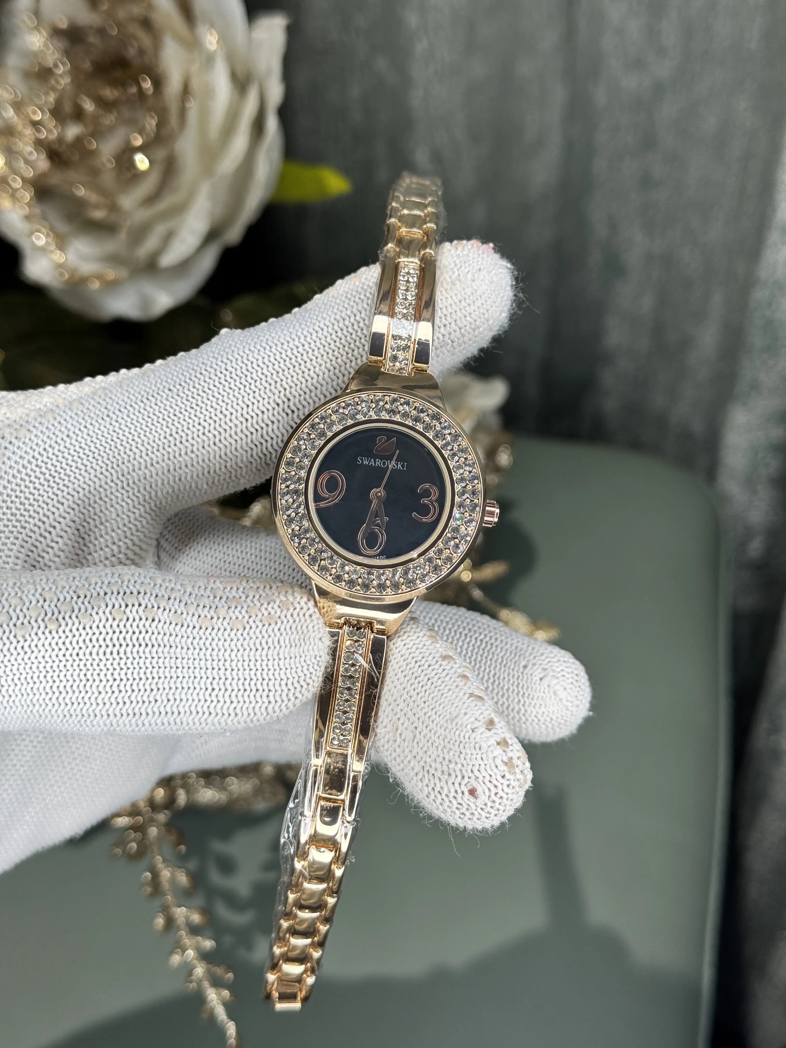 Swarovsk i Rose Gold Black Premium Watch Secondary image