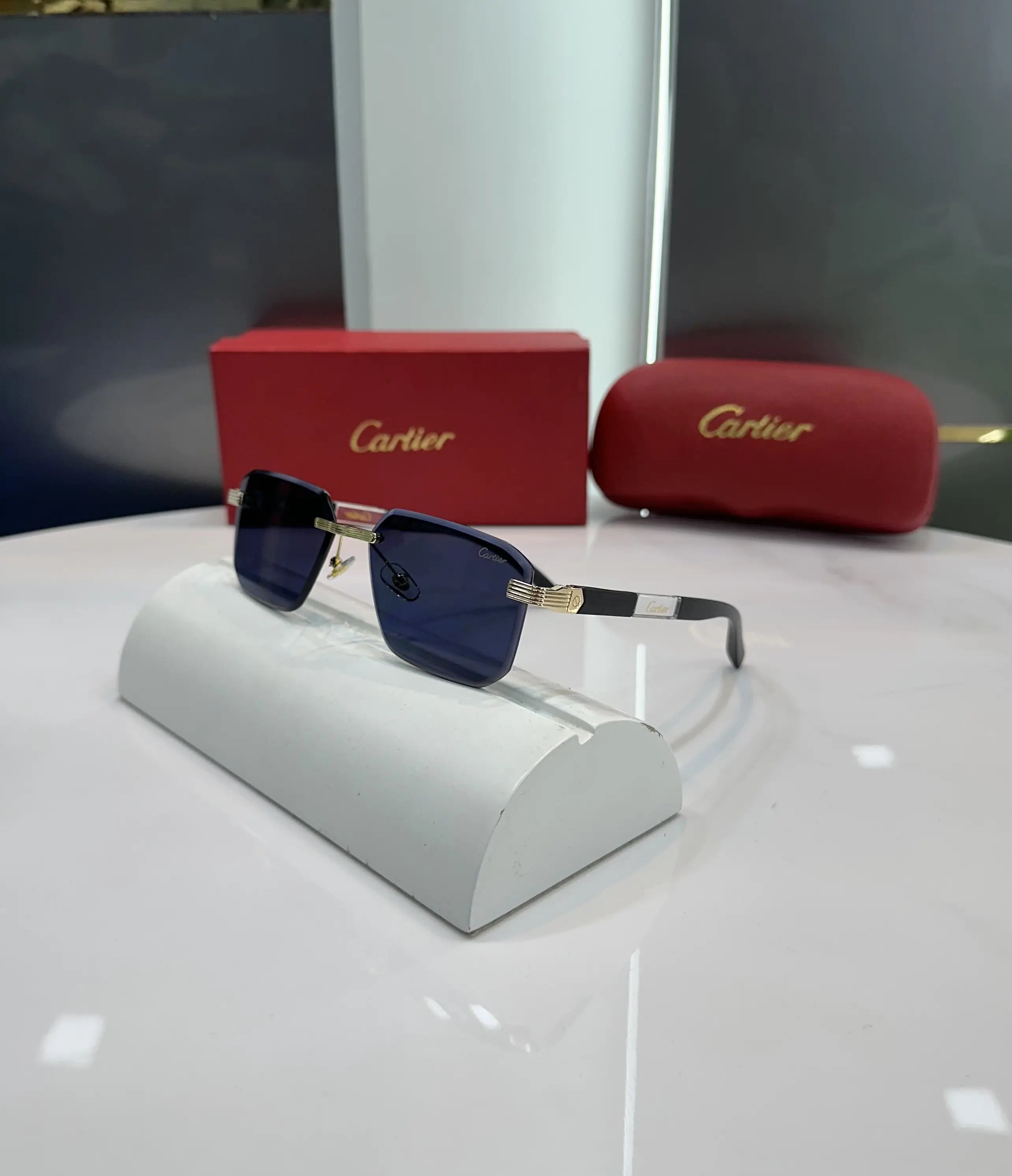 Cartie r Gold Black Premium Shades 028 Main image