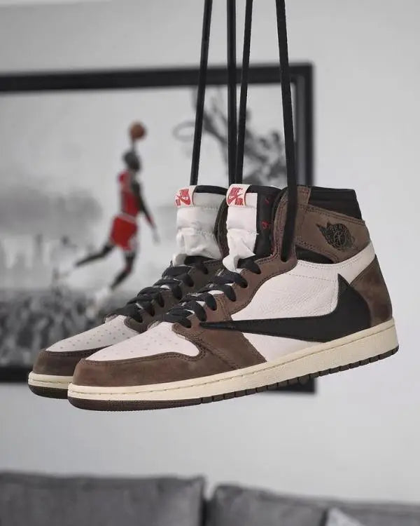 Nik_e Jordan Retro 1 High OG Travis Scott Mocha Semi UA Secondary image