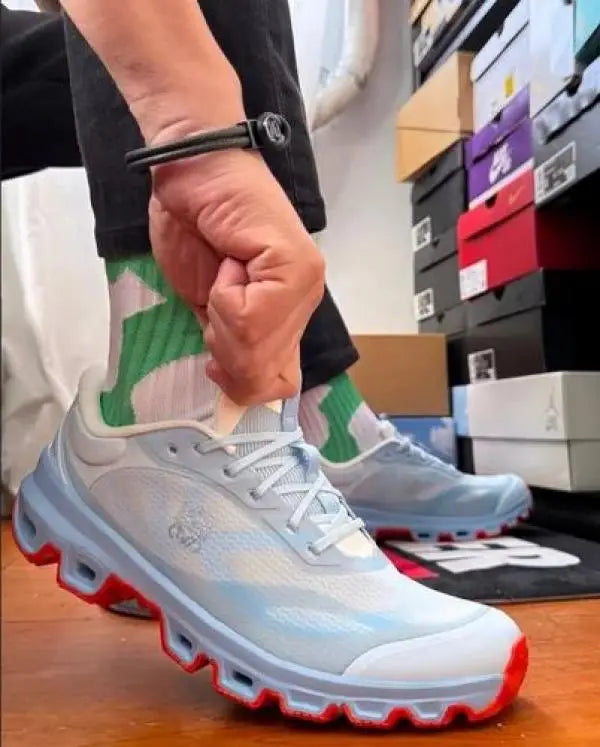 On Cloud Running venture 2 Loewe Blue Red White