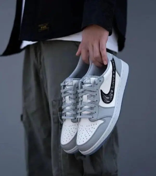 Nik_e Jordan 1 Low Dioorr with keychain Semi UA Main image