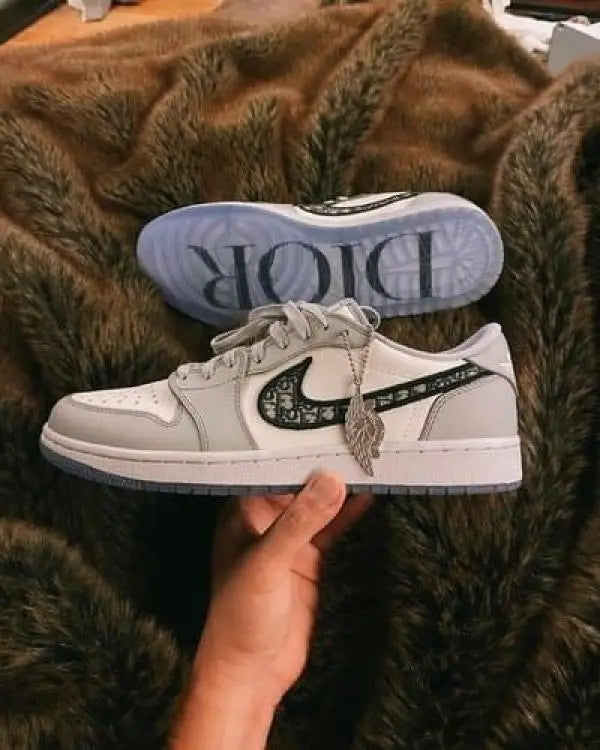 Nik_e Jordan 1 Low Dioorr with keychain Semi UA