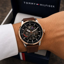 TOMMY_AUTO_LEATHER