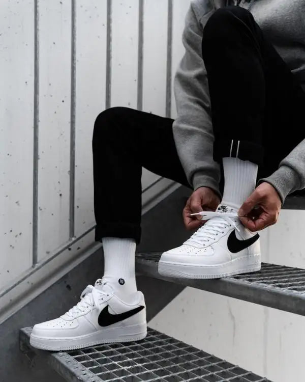 Nik_e AirForce 107 White and Black Swoosh Leather Secondary image