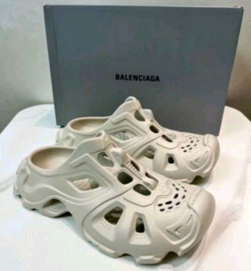 BALENCIAGA MULE BEACH Main image
