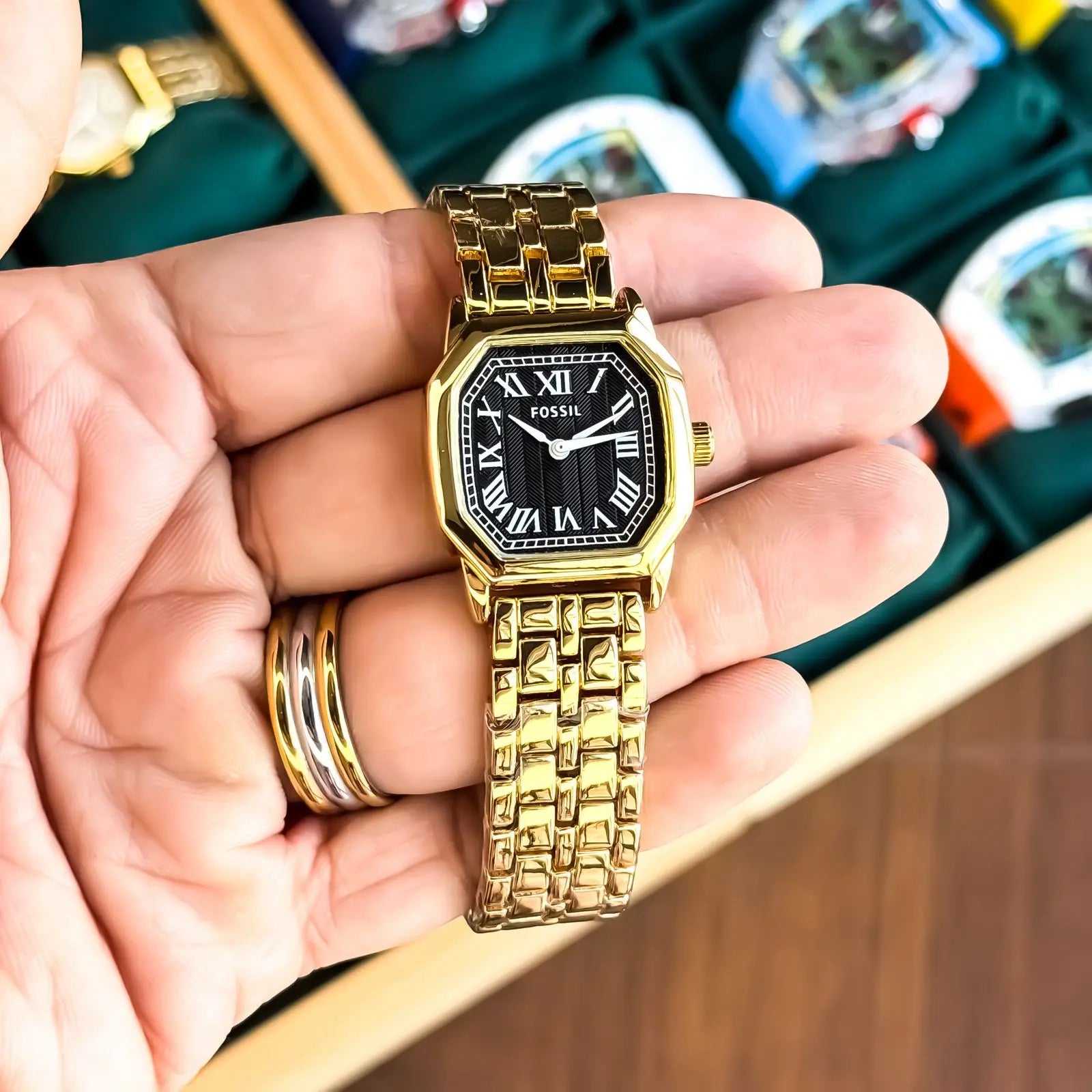 FOSSIL_LADIES_GOLD_BLACK Secondary image
