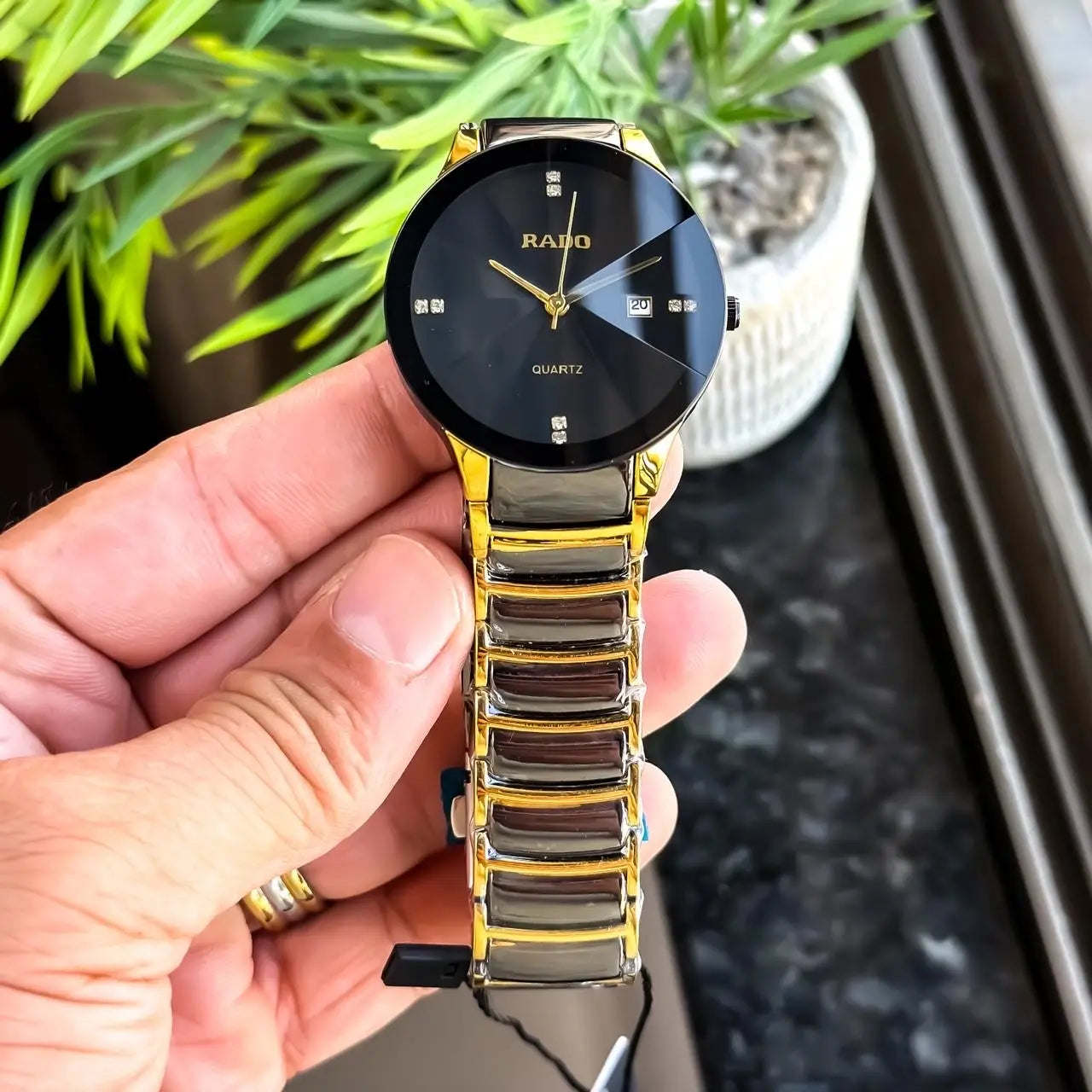 RADO_JUBLIE_GOLD-BLACK Secondary image