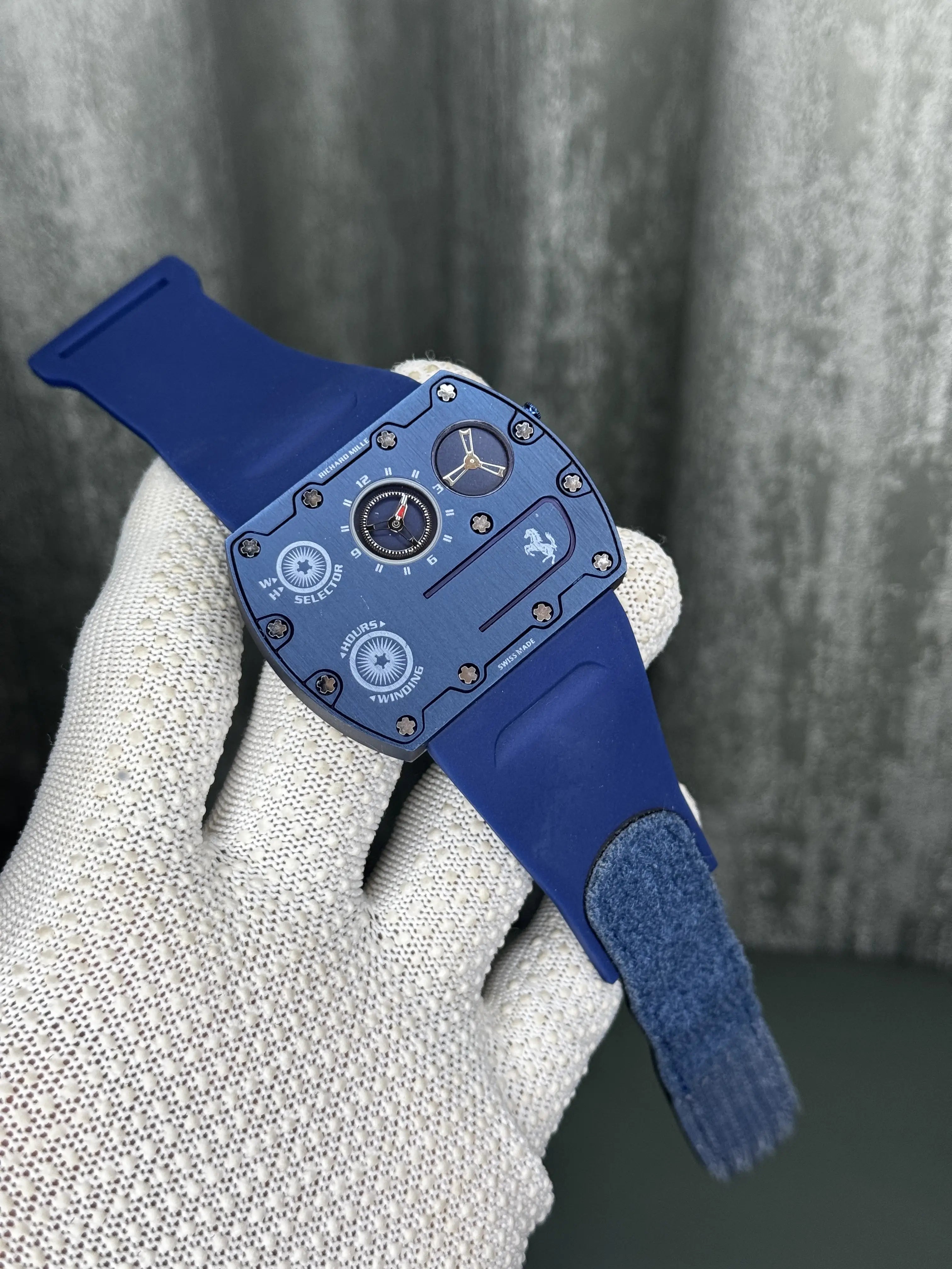 Richard Mill e All Blue Ferrar i Premium Watch Secondary image