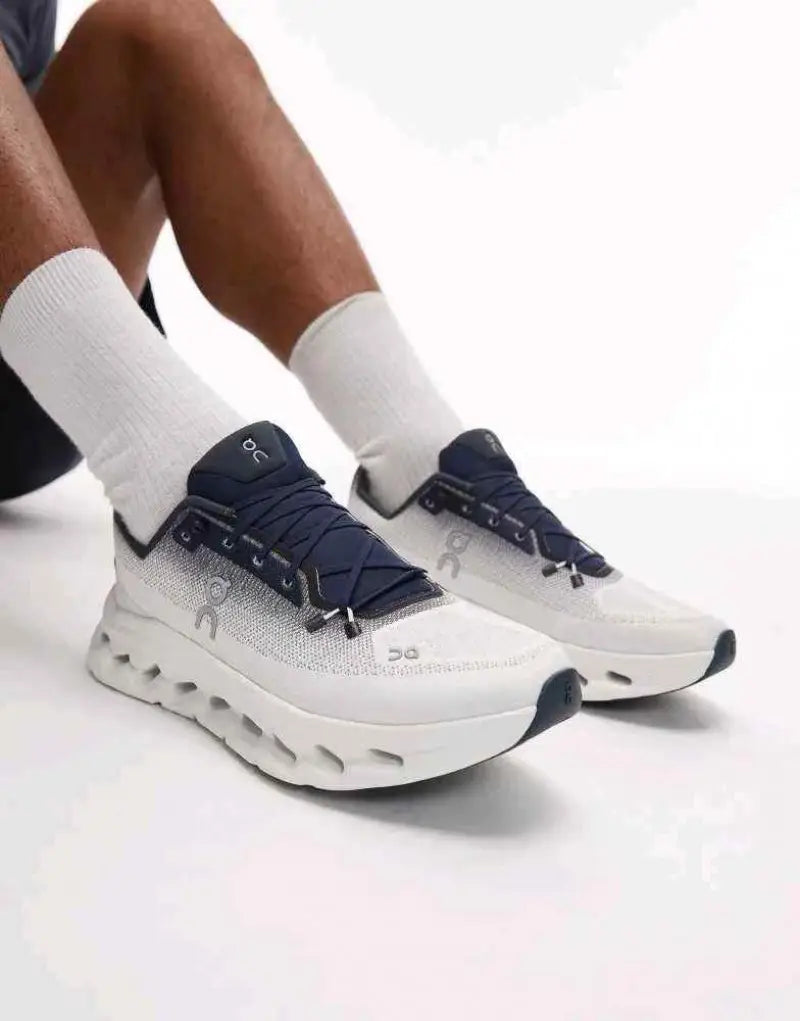 ON Cloud Running Tilt all day trainers in navy Secondary image