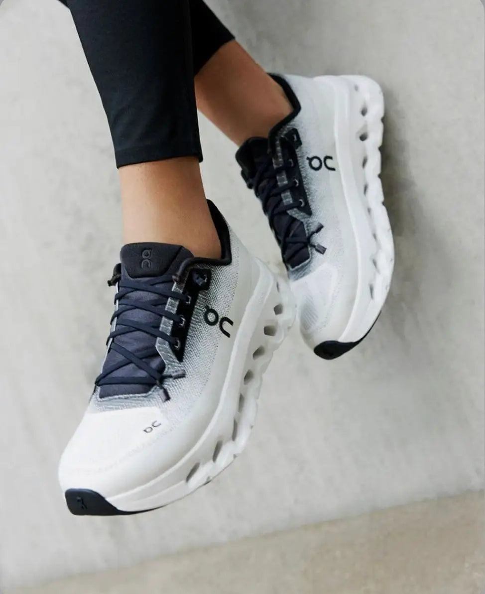 ON Cloud Running Tilt all day trainers in navy