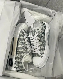 Dio_r B23 Oblique Low Top Sneaker white black canvas with Accessories