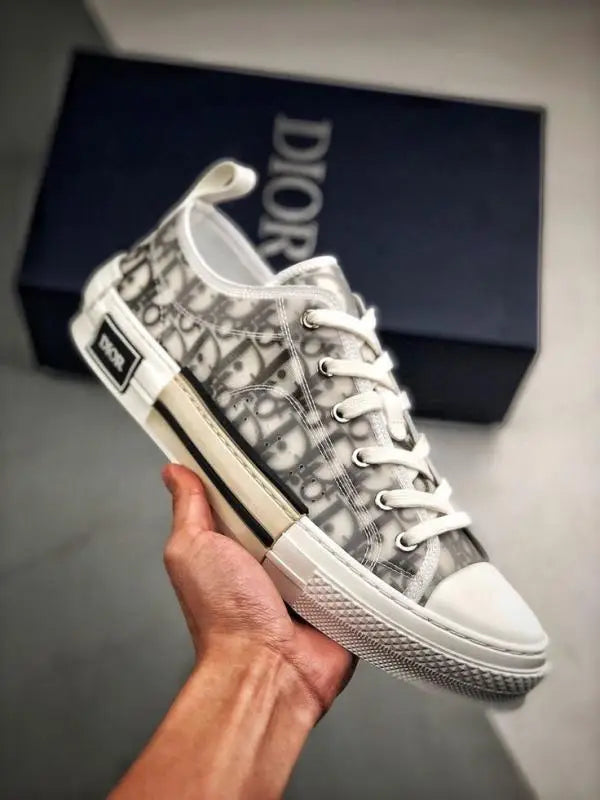 Dio_r B23 Oblique Low Top Sneaker white black canvas with Accessories