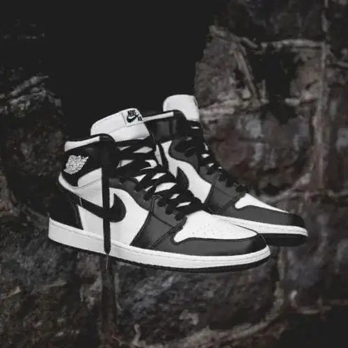 Nik_e Jordan Retro 1 High Panda Women Secondary image
