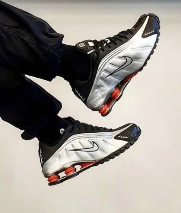 Nik_e Shox R4 Black Metallic Silver Main image