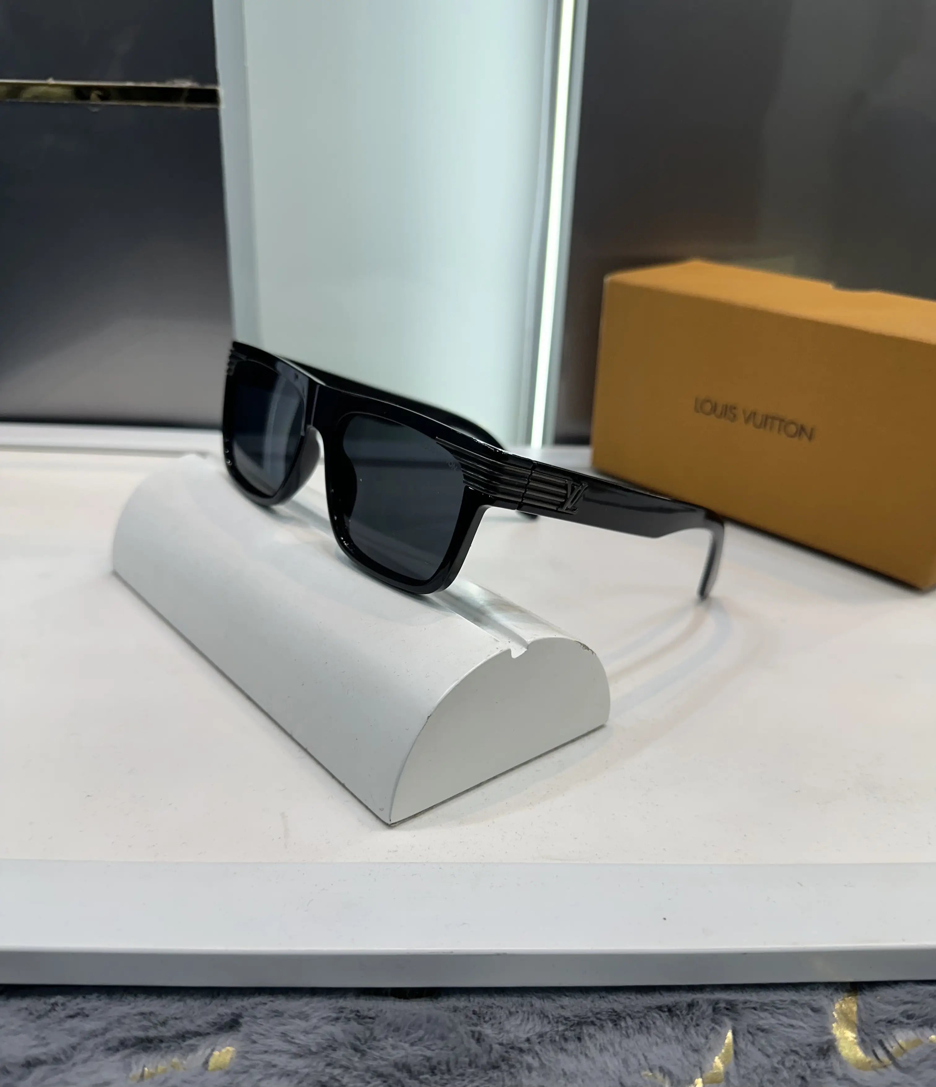 Louis Vuitto n All Black Premium Shades 2942 Main image