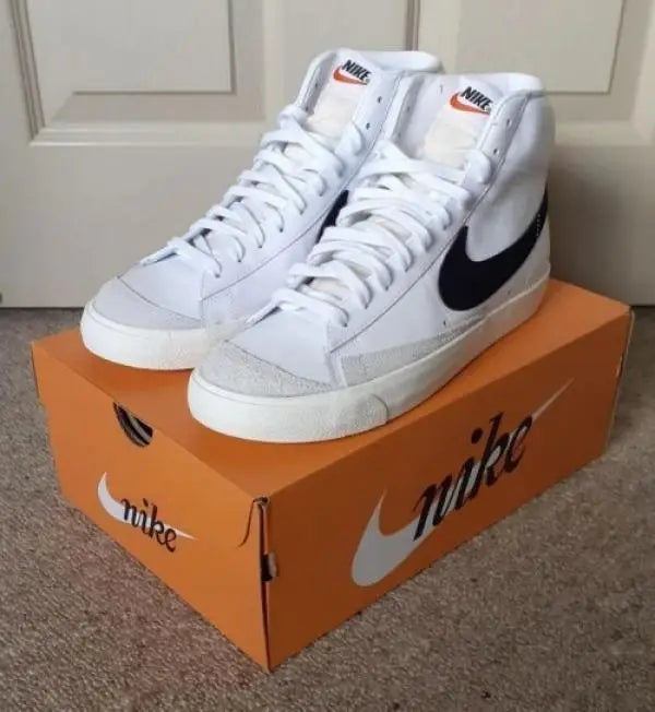 Nik_e Mid Blazer 77 Vintage White Black Secondary image