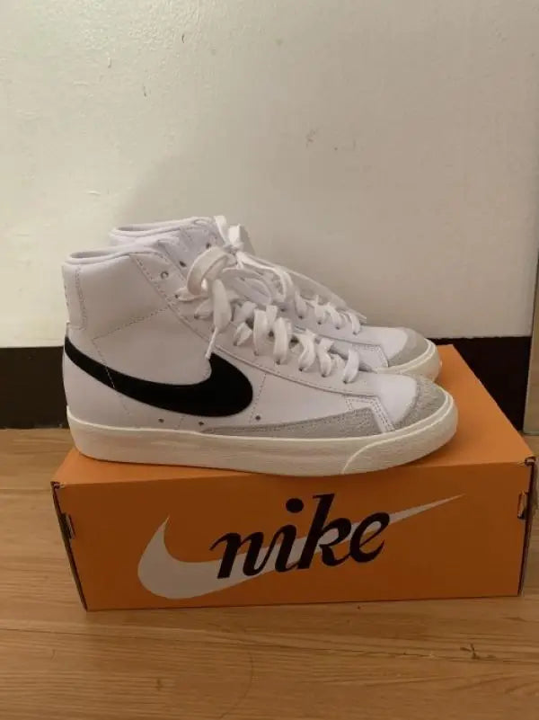 Nik_e Mid Blazer 77 Vintage White Black Main image