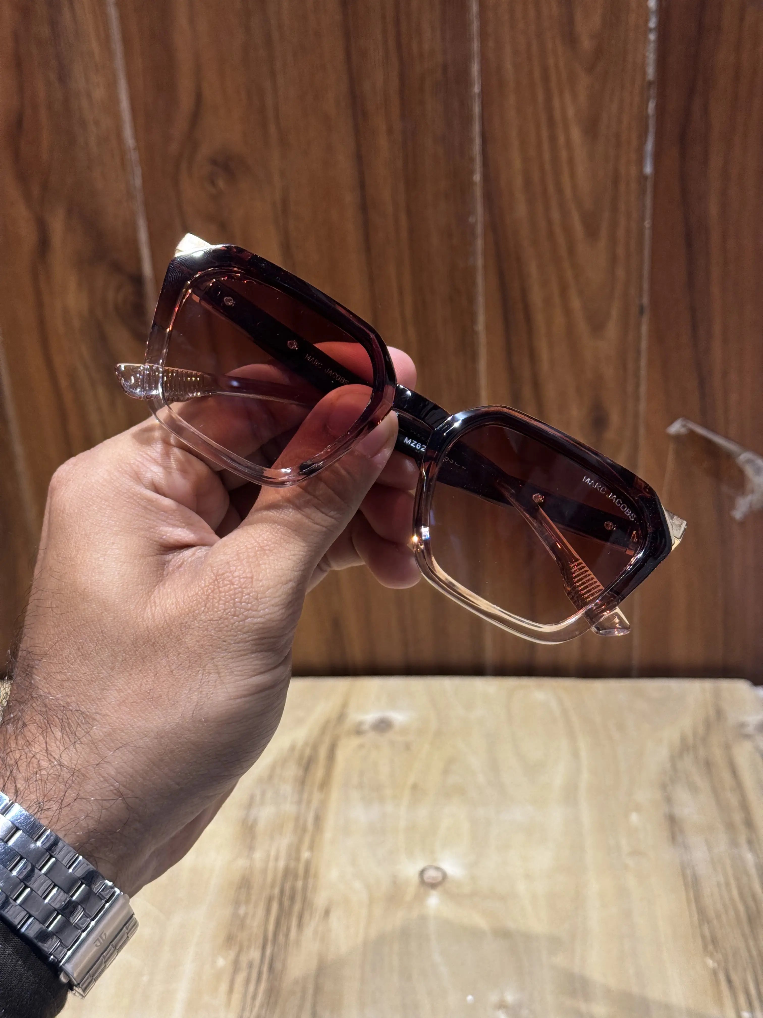 Marc Jacobs Gold Brown Premium Shades 2019 Secondary image