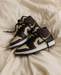 Nik_e Air Jordan 1 Mid SE Paris YMCA