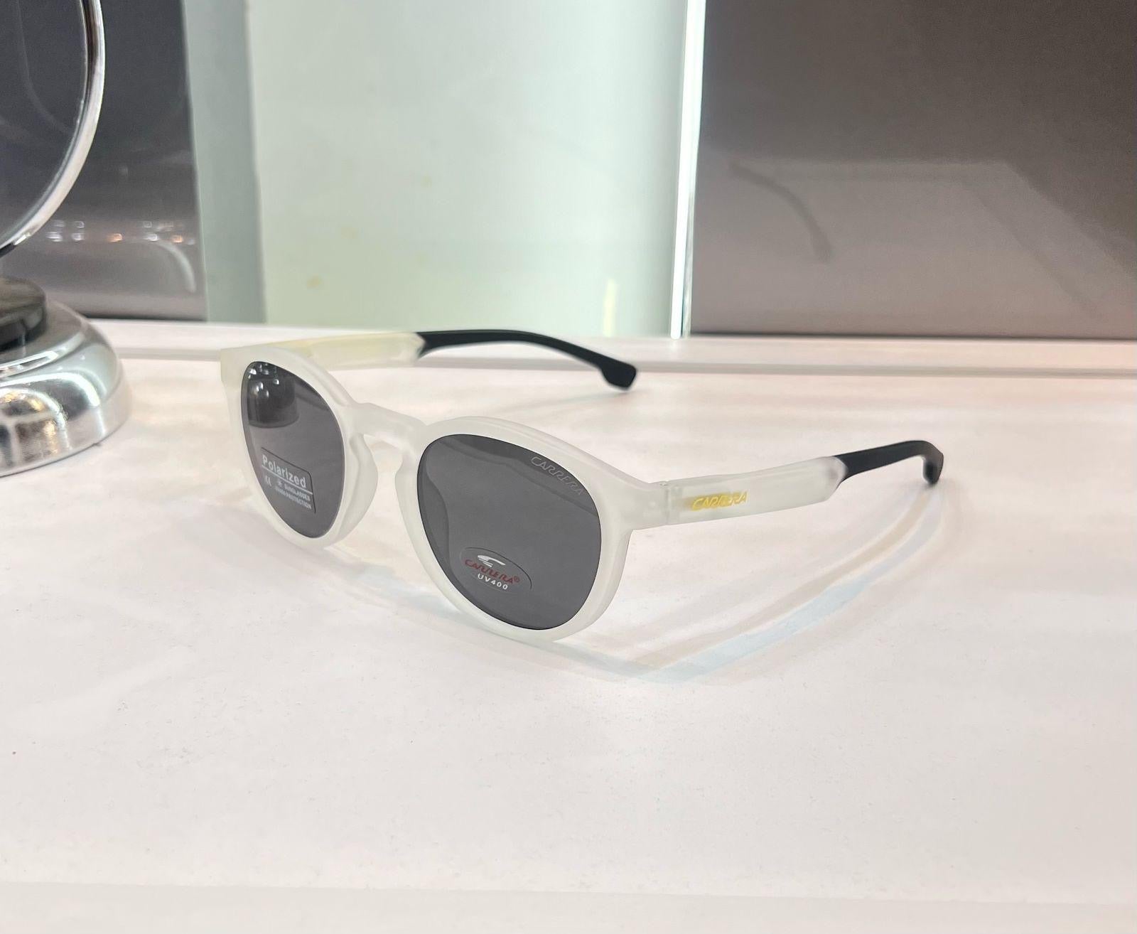 Carrer a White Black Premium Shades 3354 Main image