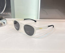 Carrer a White Black Premium Shades 3354
