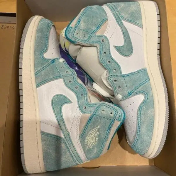 Nik_e Jordan 1 Retro High Turbo Green Surplus Semi UA