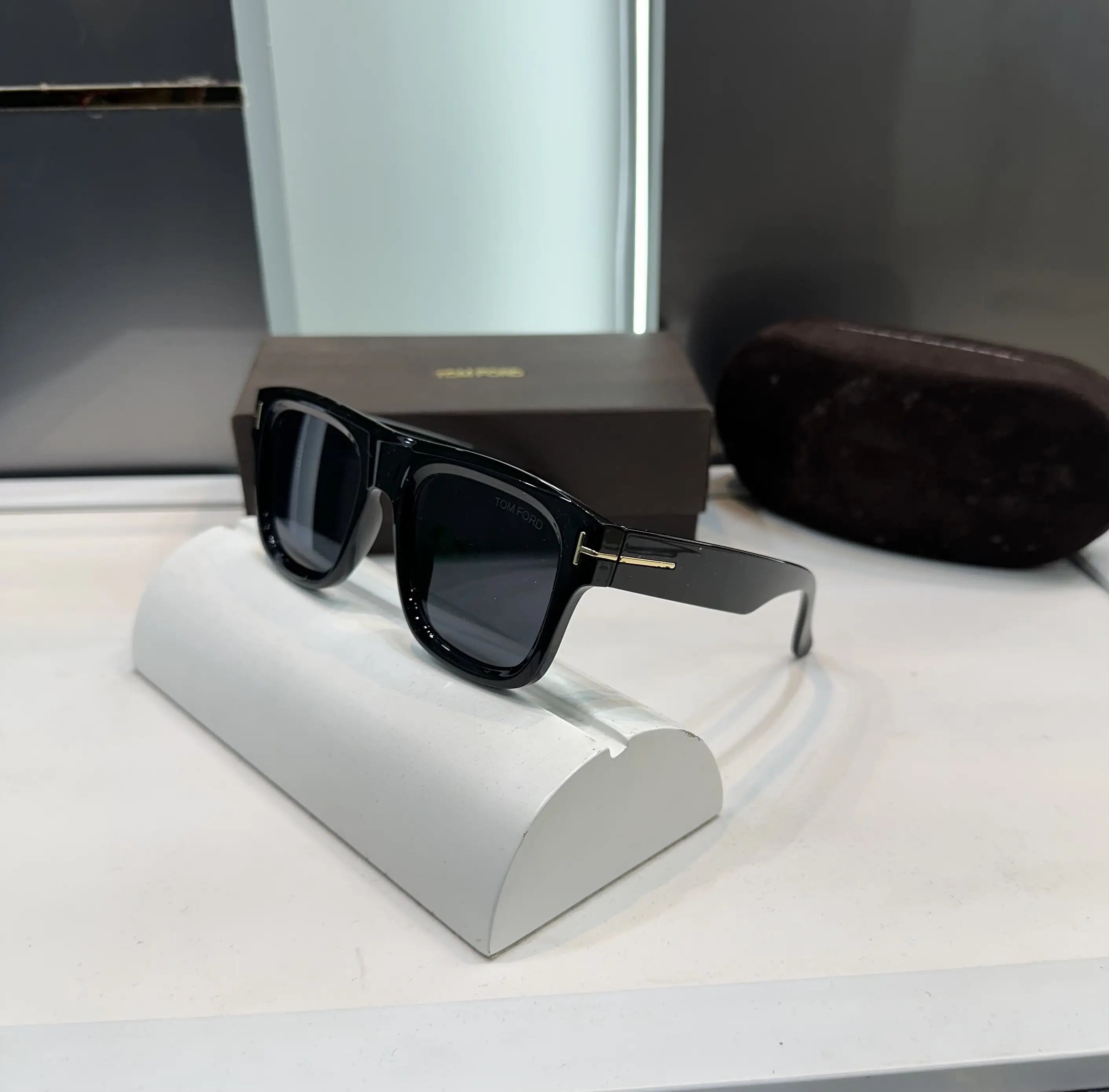 Tomford All Black Premium Shades 258