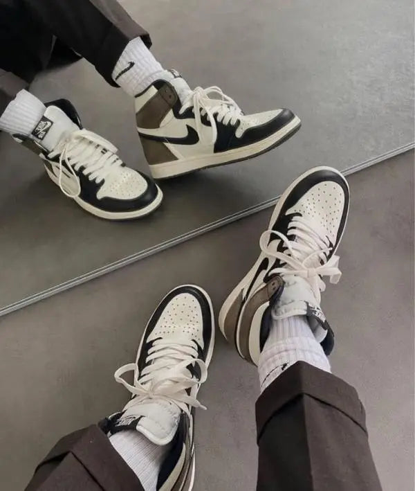 Nik_e Jordan Retro 1 Dark Mocha Women Secondary image
