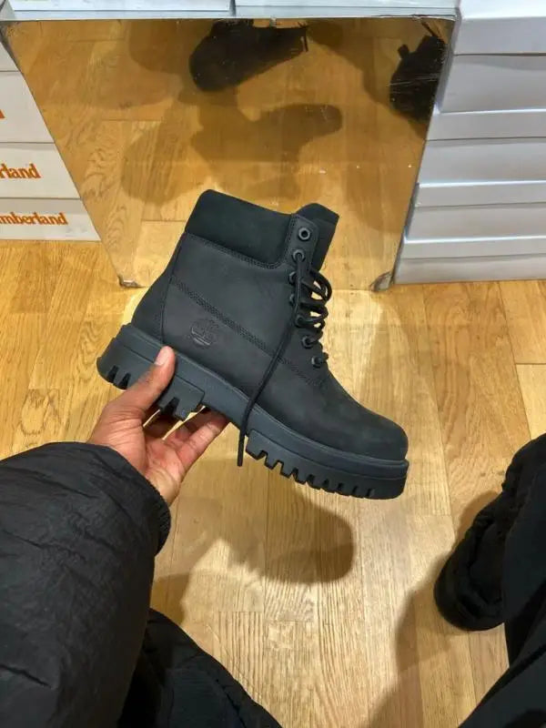 TIMBERLAND SUEDE LEATHER BLACK BOOTS