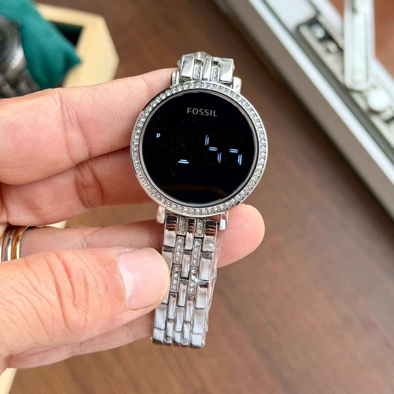 FOSSIL_LADIES_DIGITAL-SILVER-BLACK Secondary image