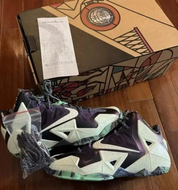 Nik_e Lebron 11 Gator king Glow in Dark Secondary image