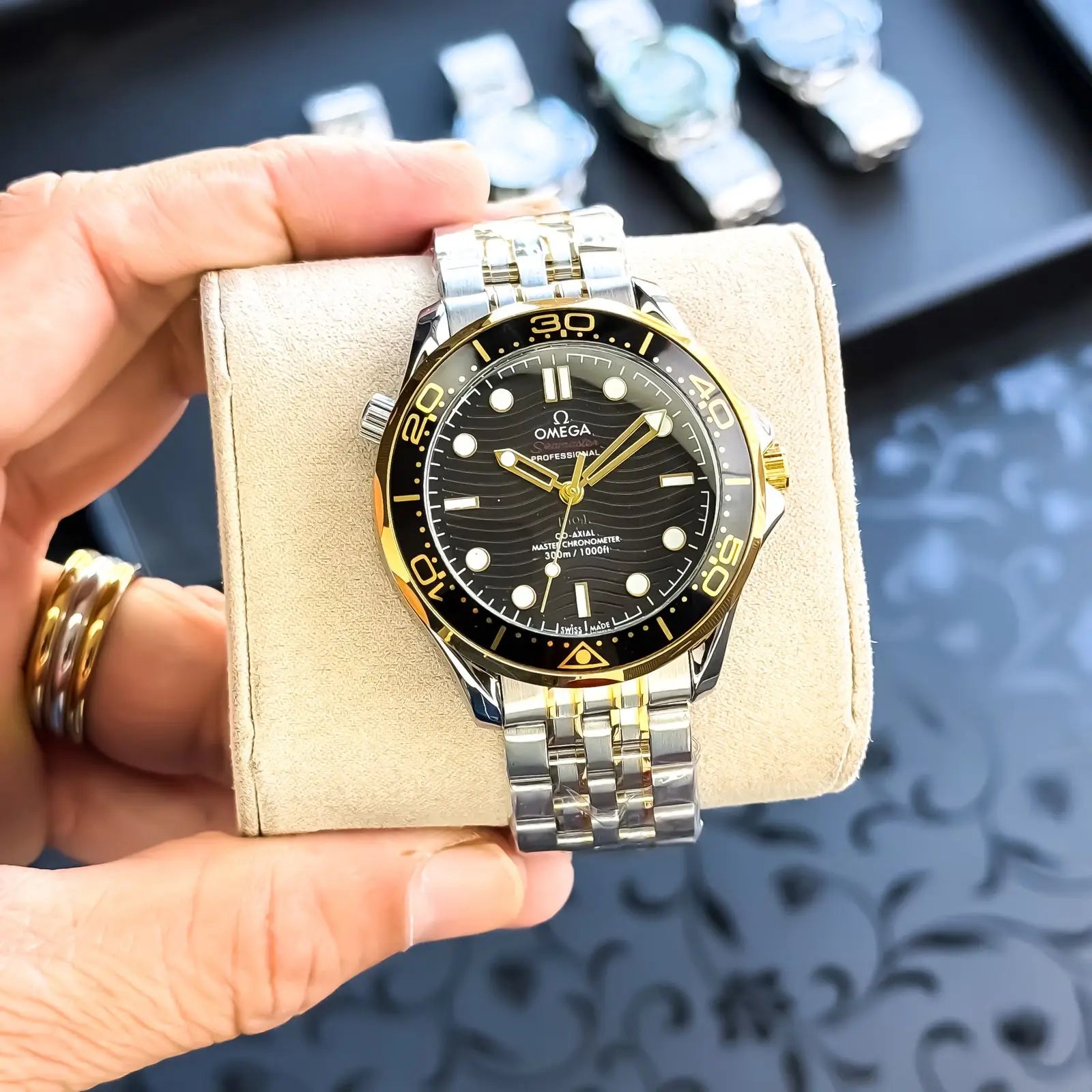 OMEGA_AUTO_GOLD_TT_BLACK Secondary image