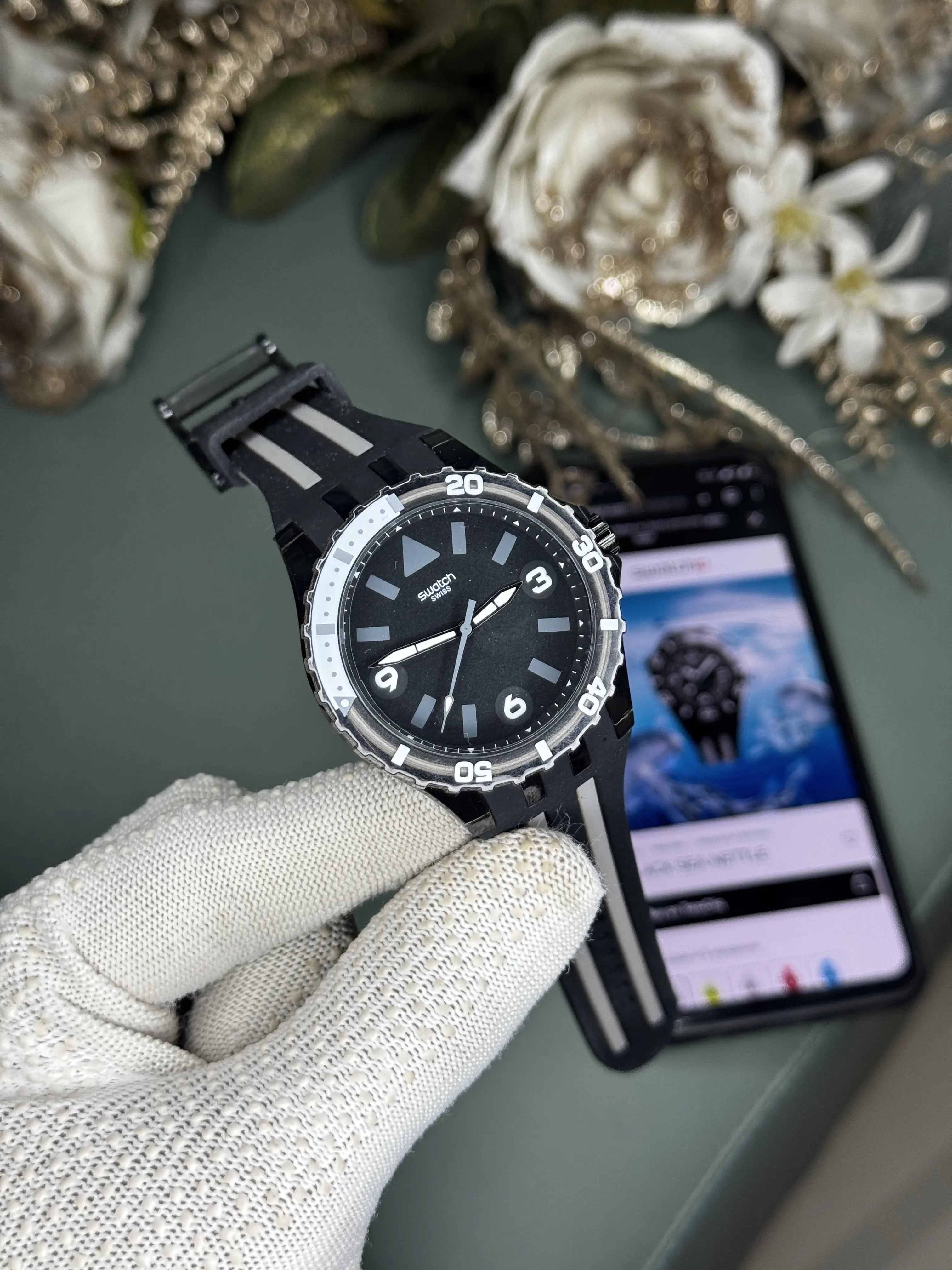 Swatch Sea Nettle Black Premium Quartz Watch Secondary image