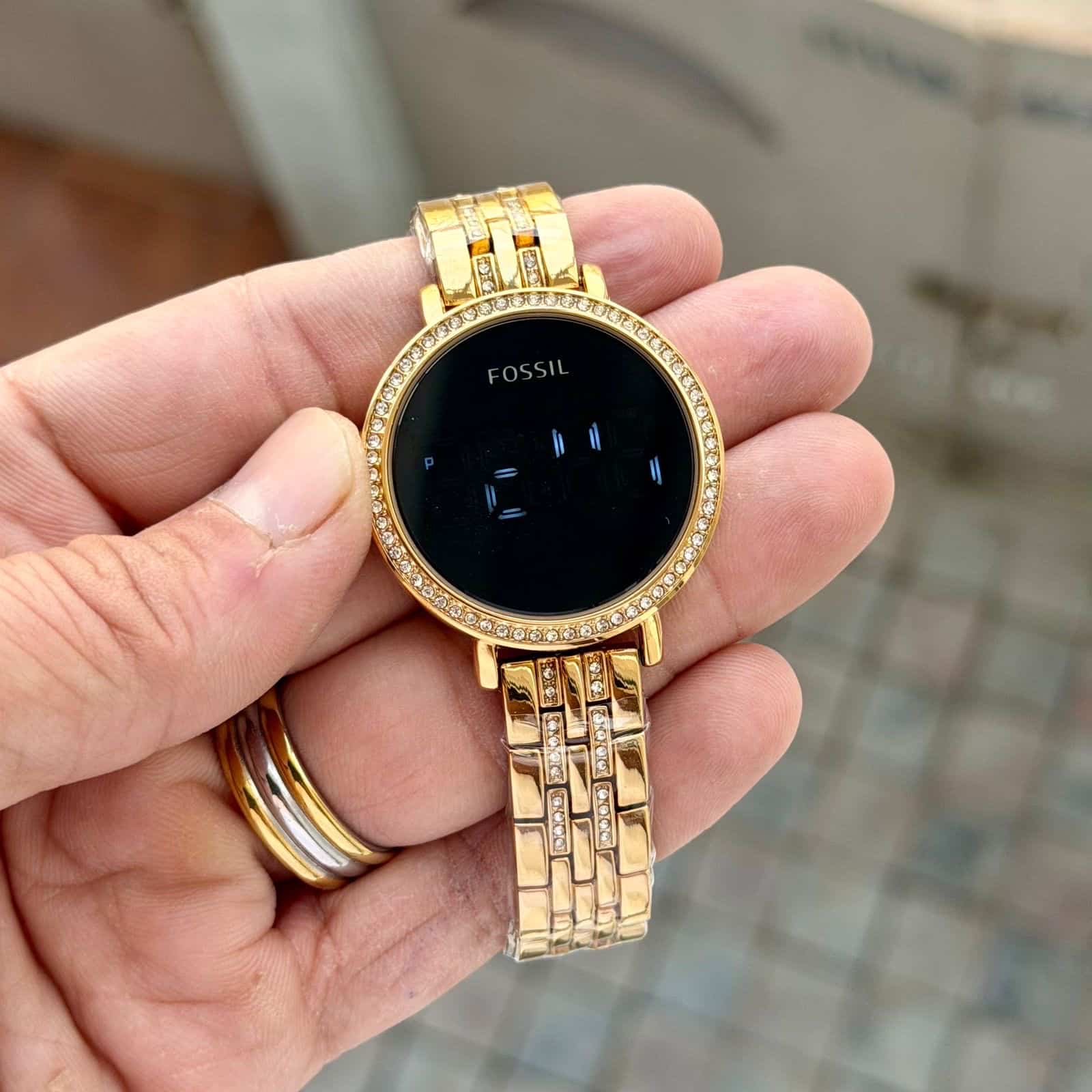 FOSSIL_LADIES_DIGITAL-GOLD-BLACK Main image