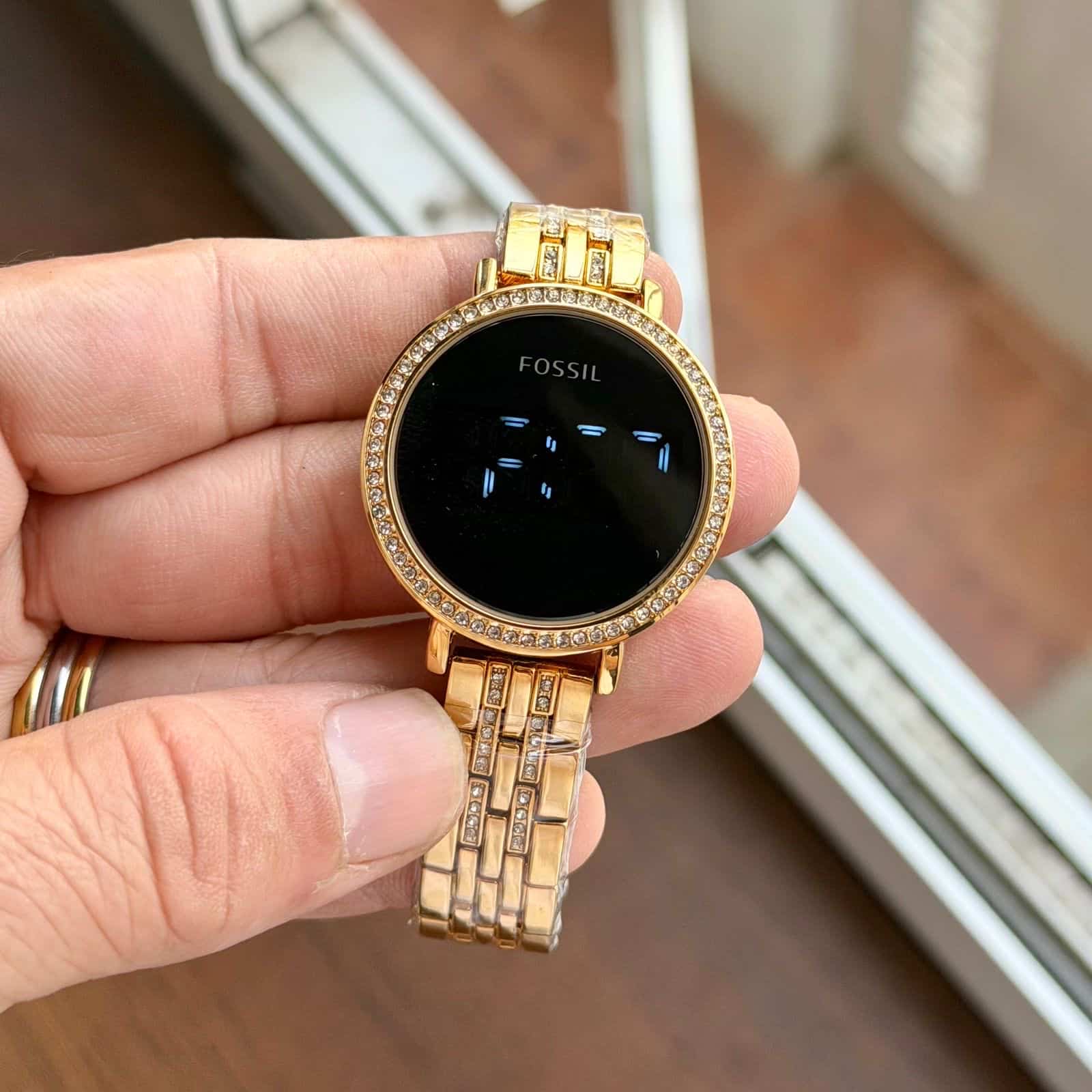 FOSSIL_LADIES_DIGITAL-GOLD-BLACK Secondary image