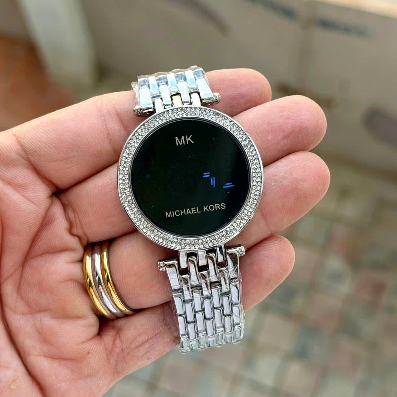 MICHAELKORS_DIGITAL_SILVER-BLACK Main image