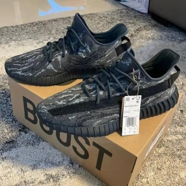 Adida_s yeezy boost 350 V2 mx dark salt semi ua with accessories Secondary image