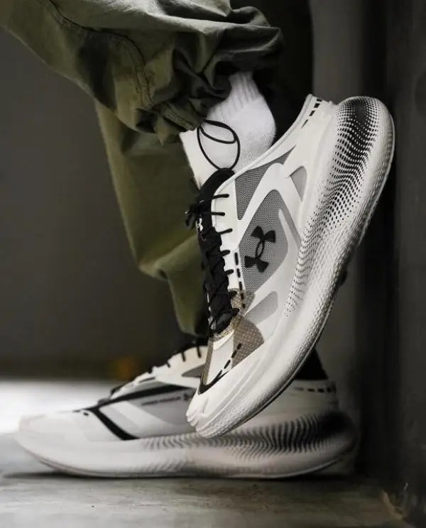 Unde r Armour Echo Slipspeed white black Secondary image