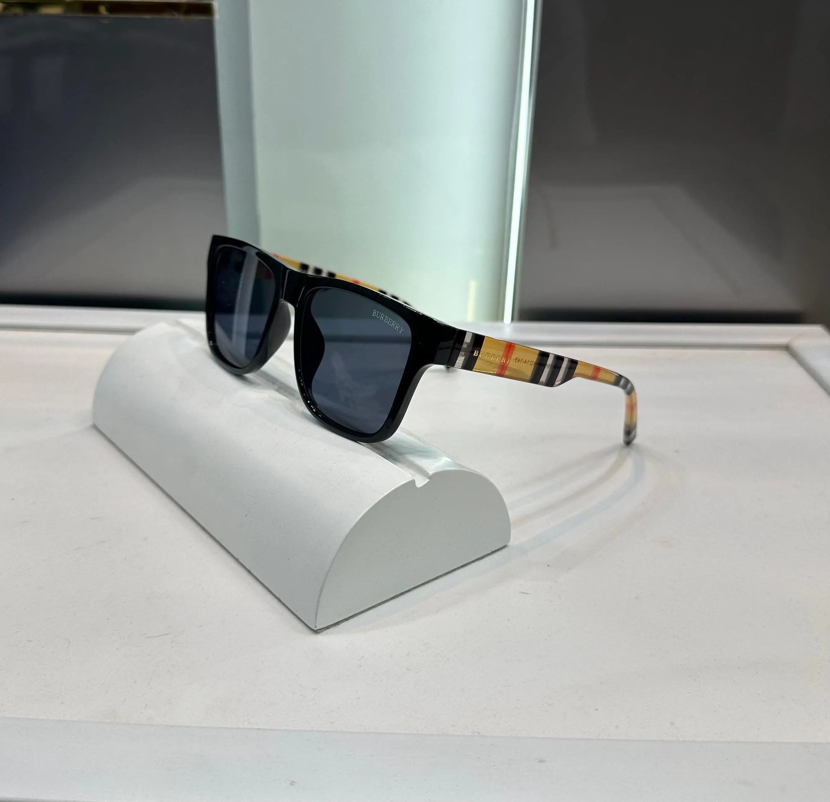 Burberr y Logo Stick Black Premium Shades 4395 Main image